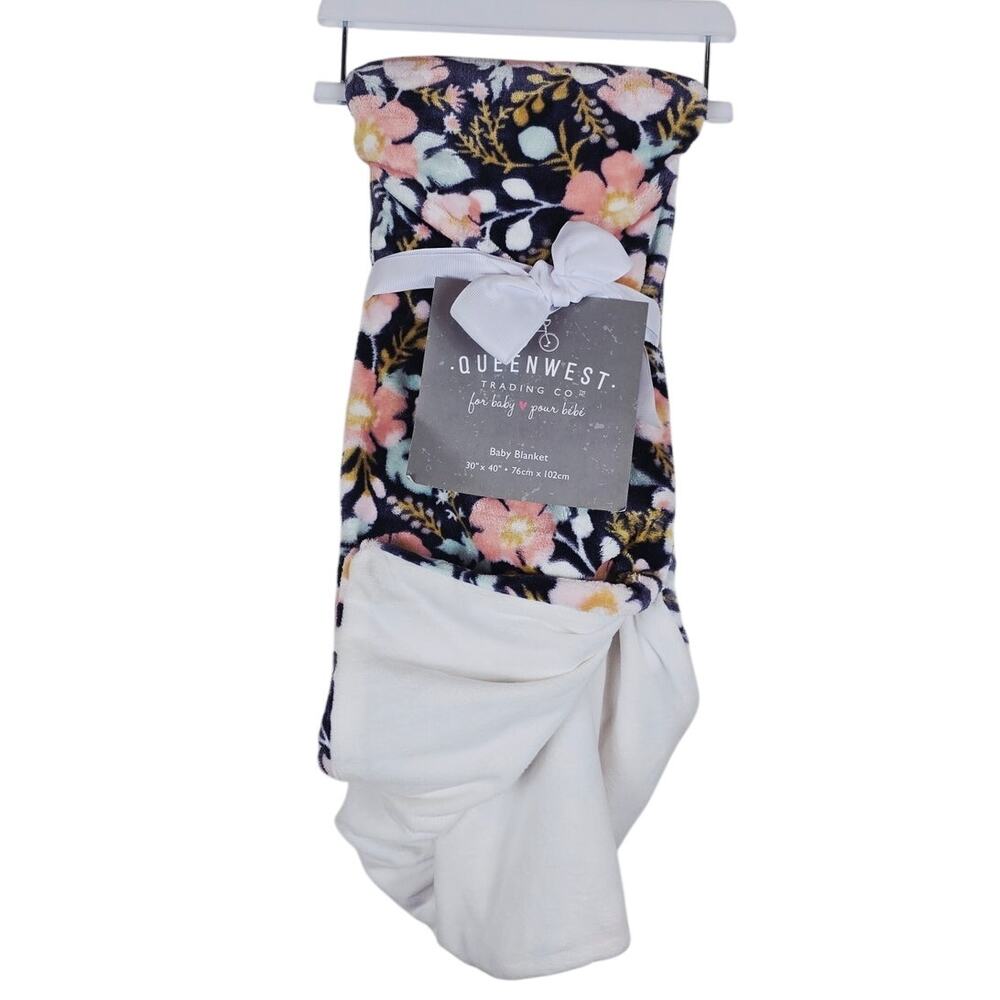 Queenwest Co. Baby Blanket Super Soft New 30” x 40”. Floral Design Gray Pink NWT